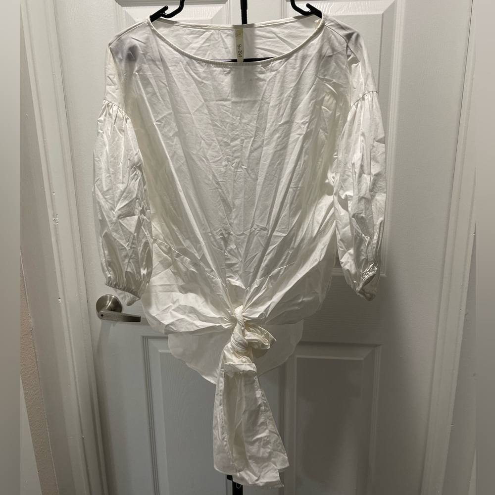 🛑 Chic White Tie-Front Top with Puff Sleeves